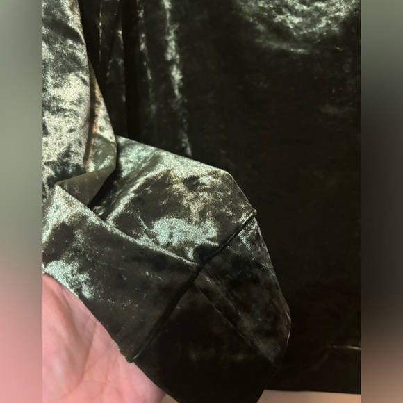 TORRID NWT Crushed Velvet Off Shoulder Top - Picture 8 of 10